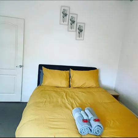 Luxury 1-Bed Apartment With Stunning City Views Perfect For Short Stays In Londres Exterior foto